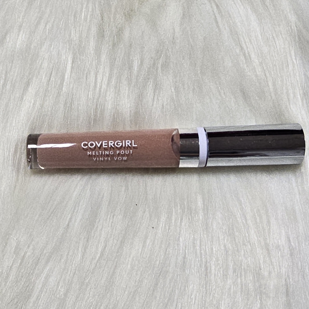 Covergirl Melting Pout Vinyl Wow 200 Nudest Dream Liquid Lip